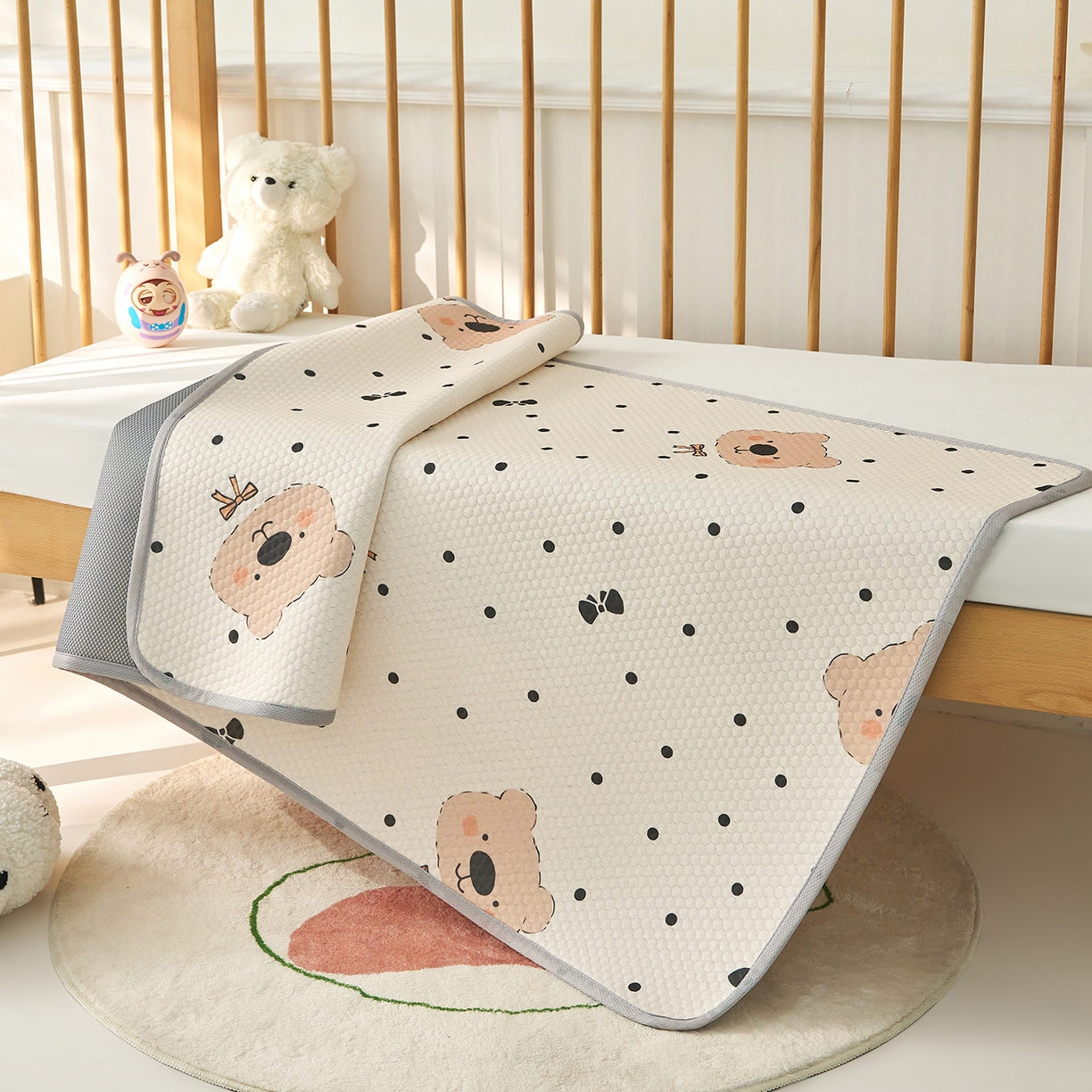 91家纺网 家纺一手货源 找家纺 奇丝雅 2026新款A类母婴级婴儿凉感冰豆豆凉席儿童新生小宝宝床幼儿园床拼接床冰丝席 抱抱熊