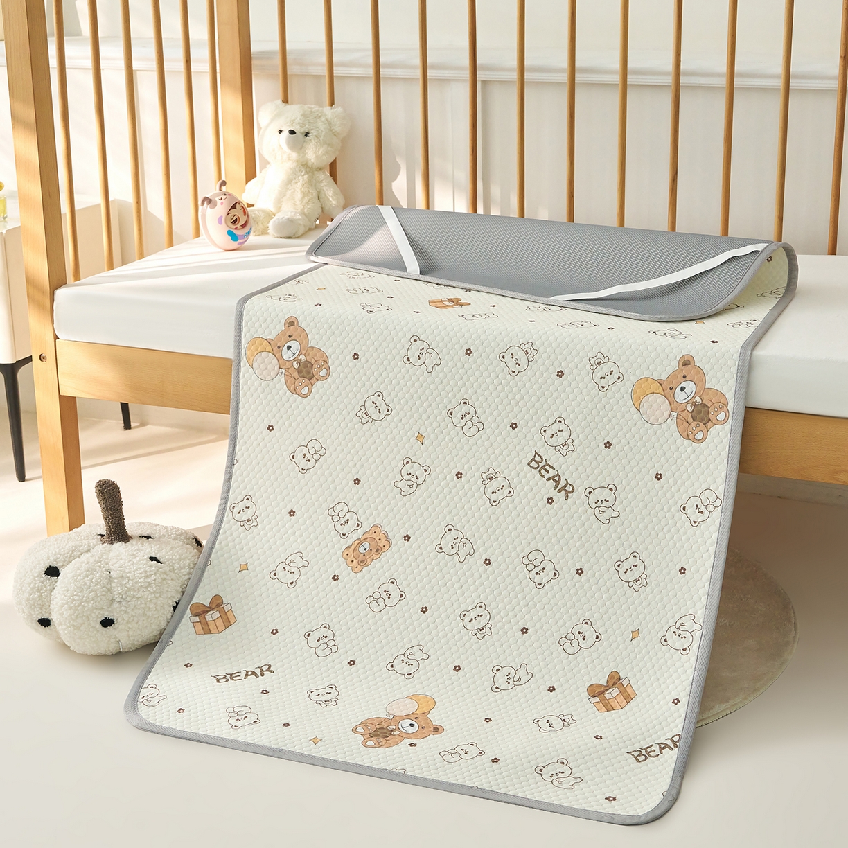 91家纺网 家纺一手货源 找家纺 奇丝雅 2026新款A类母婴级婴儿凉感冰豆豆凉席儿童新生小宝宝床幼儿园床拼接床冰丝席 饼干熊