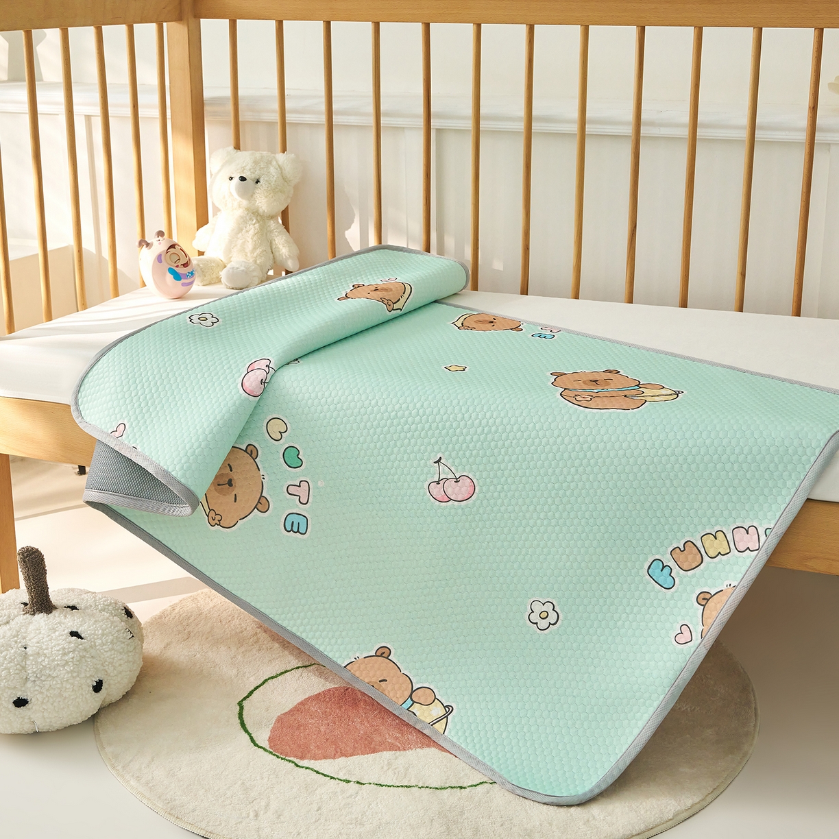 91家纺网 家纺一手货源 找家纺 奇丝雅 2026新款A类母婴级婴儿凉感冰豆豆凉席儿童新生小宝宝床幼儿园床拼接床冰丝席 卡皮巴拉