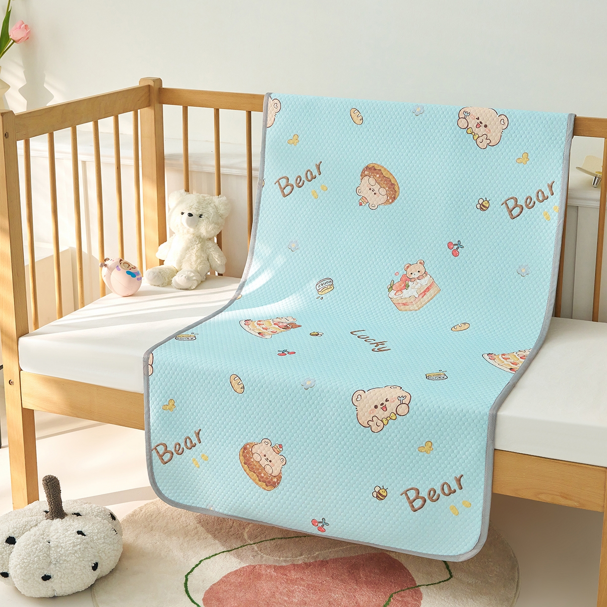 91家纺网 家纺一手货源 找家纺 奇丝雅 2026新款A类母婴级婴儿凉感冰豆豆凉席儿童新生小宝宝床幼儿园床拼接床冰丝席 甜甜圈