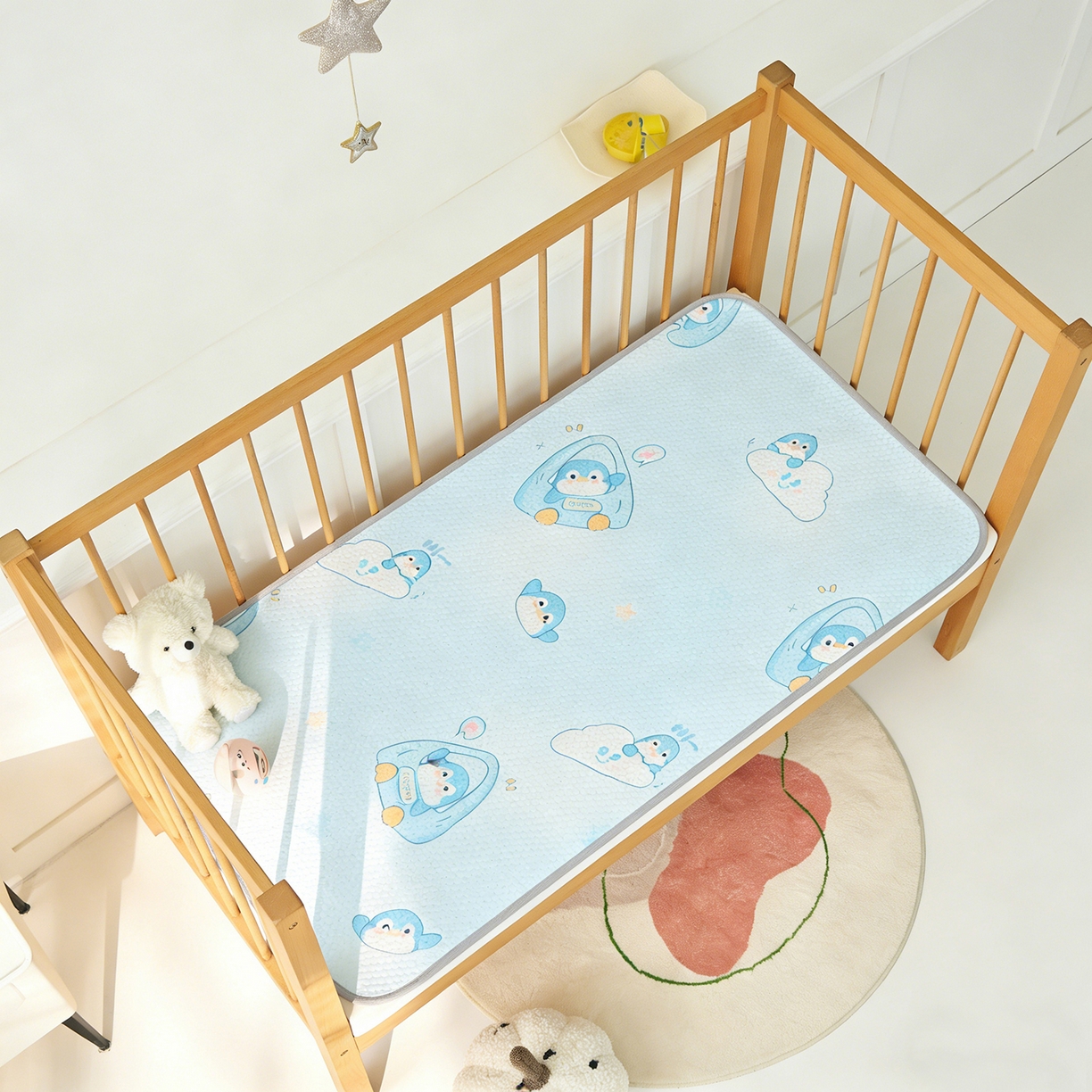 91家纺网 家纺一手货源 找家纺 奇丝雅 2026新款A类母婴级婴儿凉感冰豆豆凉席儿童新生小宝宝床幼儿园床拼接床冰丝席 小企鹅