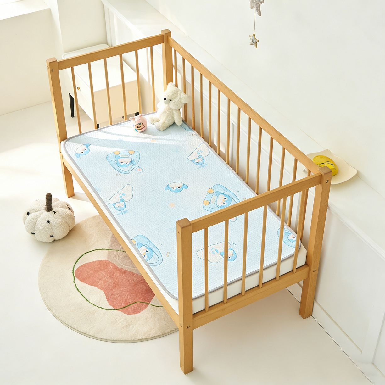 91家纺网 家纺一手货源 找家纺 奇丝雅 2026新款A类母婴级婴儿凉感冰豆豆凉席儿童新生小宝宝床幼儿园床拼接床冰丝席 小企鹅