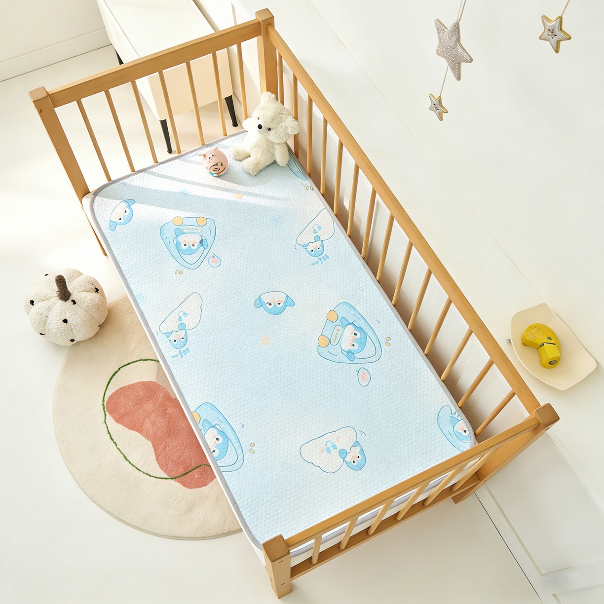 91家纺网 家纺一手货源 找家纺 奇丝雅 2026新款A类母婴级婴儿凉感冰豆豆凉席儿童新生小宝宝床幼儿园床拼接床冰丝席 小企鹅