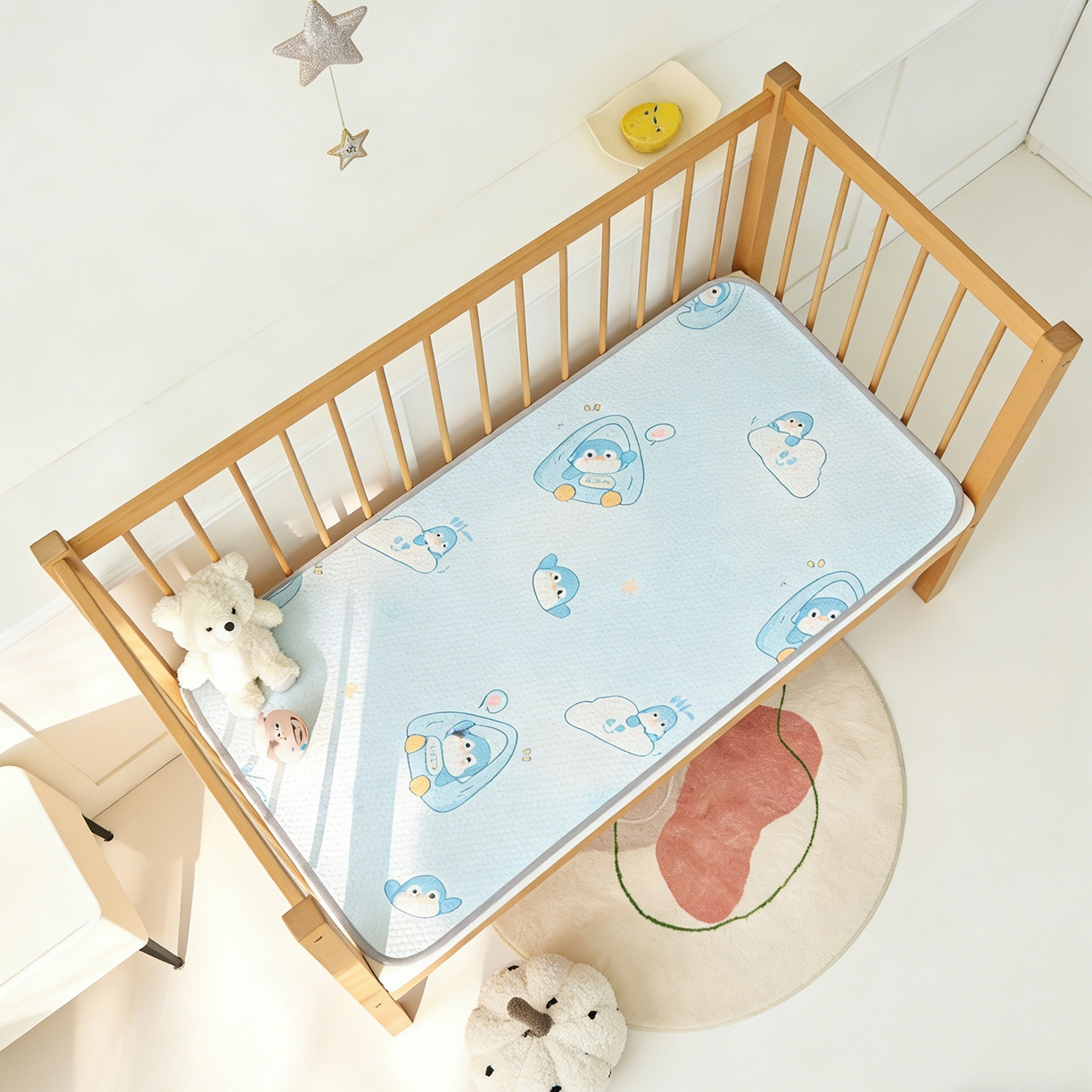 91家纺网 家纺一手货源 找家纺 奇丝雅 2026新款A类母婴级婴儿凉感冰豆豆凉席儿童新生小宝宝床幼儿园床拼接床冰丝席 小企鹅