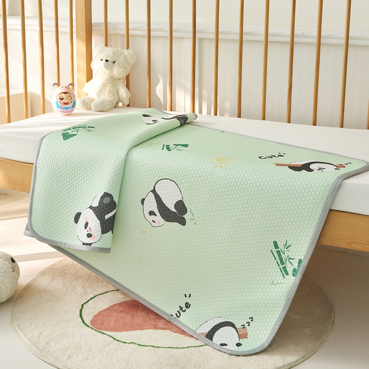 91家纺网 家纺一手货源 找家纺 奇丝雅 2026新款A类母婴级婴儿凉感冰豆豆凉席儿童新生小宝宝床幼儿园床拼接床冰丝席 熊猫家园