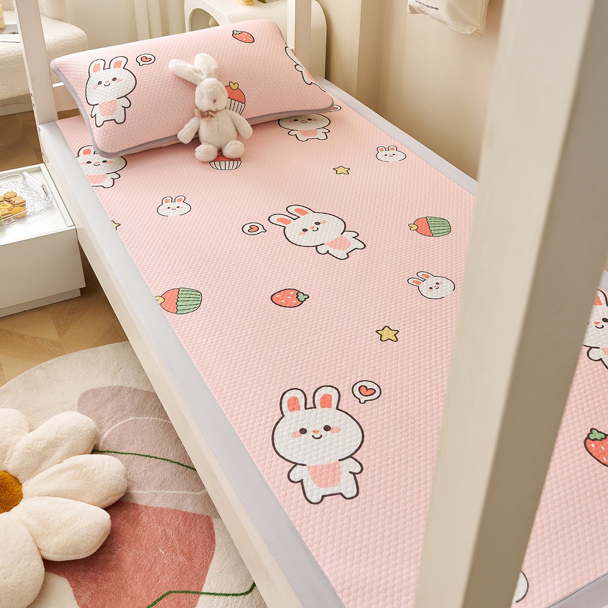 91家纺网 家纺一手货源 找家纺 （总）奇丝雅 2026新款夏季A类印花冰豆豆凉席三明治透气网冰丝凉席可机洗学生宿舍上下铺学生床