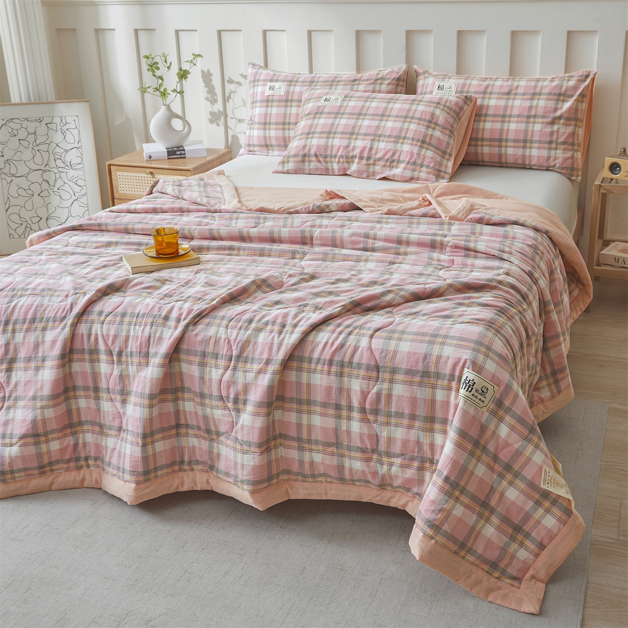 91家纺网 家纺一手货源 找家纺 招财星家纺 2026新款A类无印风100%新疆棉花夏被纯棉夏凉被空调被子薄被芯棉花被四件套 雾粉格