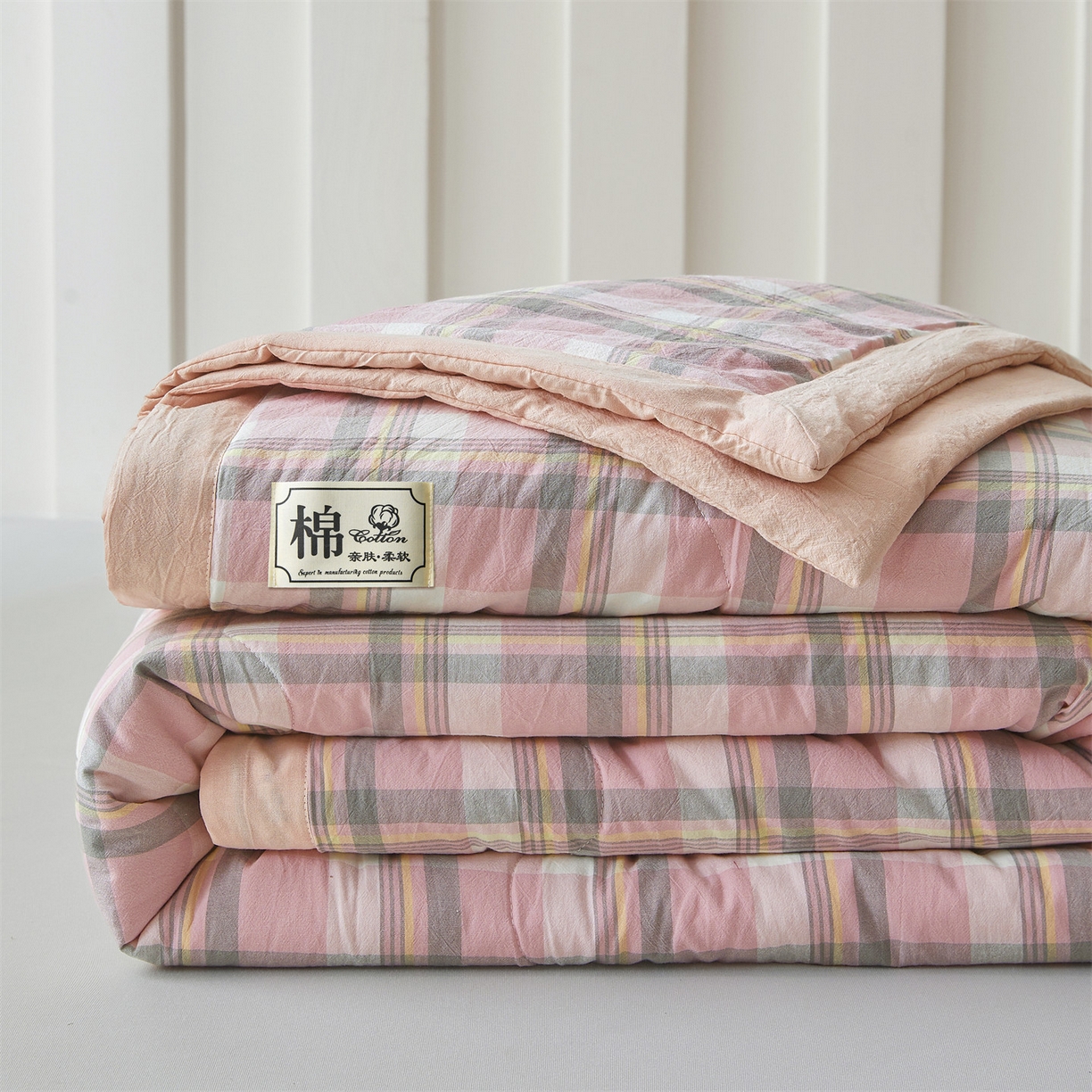 91家纺网 家纺一手货源 找家纺 招财星家纺 2026新款A类无印风100%新疆棉花夏被纯棉夏凉被空调被子薄被芯棉花被四件套 雾粉格