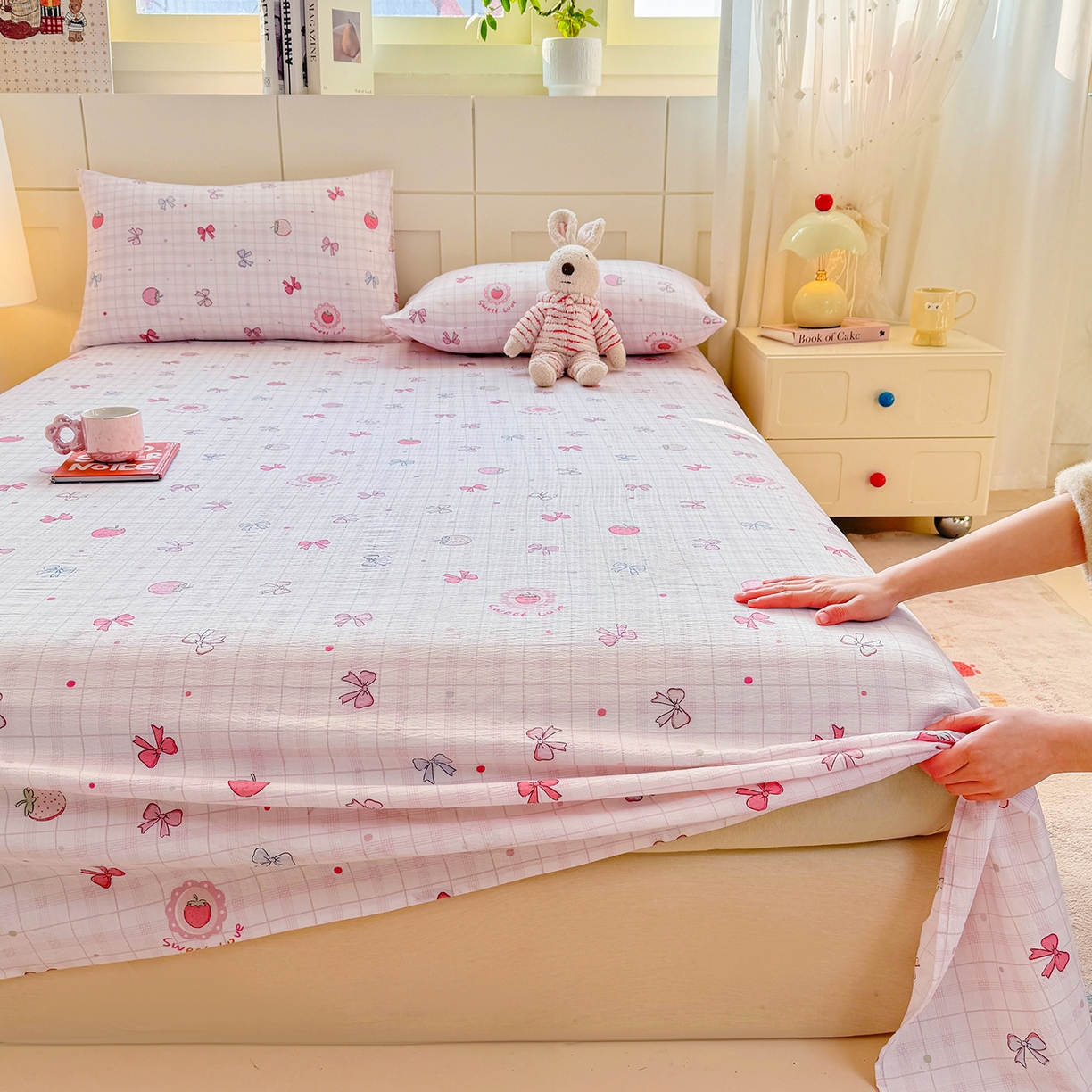 91家纺网 家纺一手货源 找家纺 眠势力 2026新款双层纱床单单件云感皱皱纱床罩三件套 草莓蝴蝶结