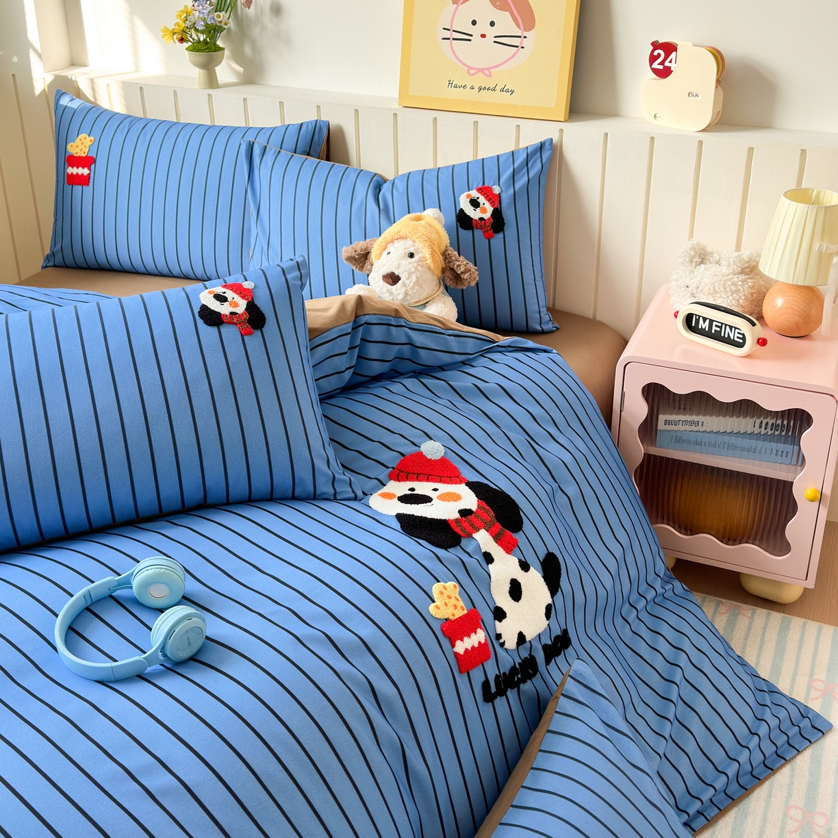 91家纺网 家纺一手货源 找家纺 如意朵 2026新款超柔高密全棉小清新绣花四件套（专版花型） 喜乐萌狗