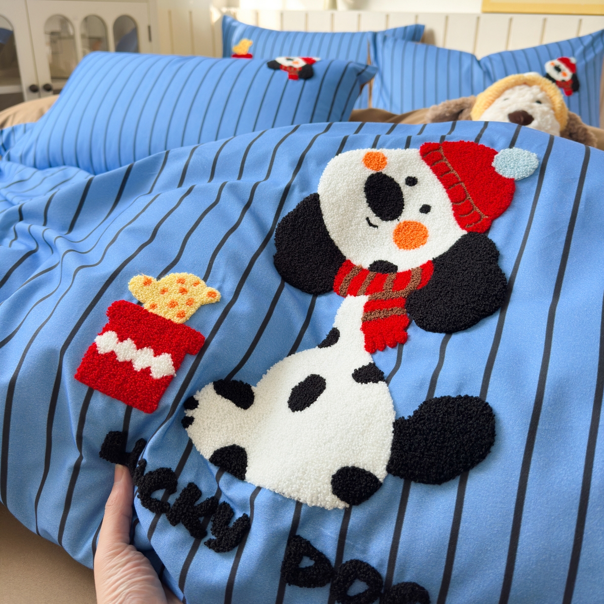 91家纺网 家纺一手货源 找家纺 如意朵 2026新款超柔高密全棉小清新绣花四件套（专版花型） 喜乐萌狗