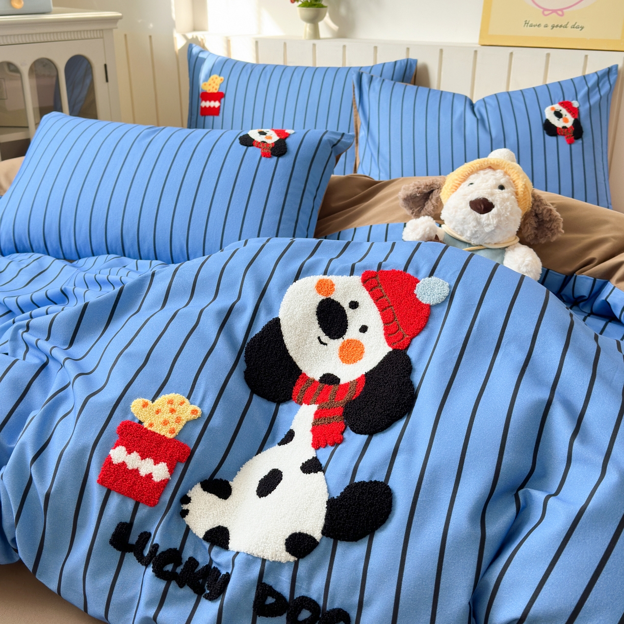 91家纺网 家纺一手货源 找家纺 如意朵 2026新款超柔高密全棉小清新绣花四件套（专版花型） 喜乐萌狗