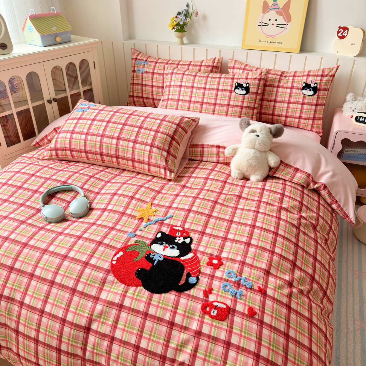 91家纺网 家纺一手货源 找家纺 如意朵 2026新款超柔高密全棉小清新绣花四件套（专版花型） 番茄萌喵