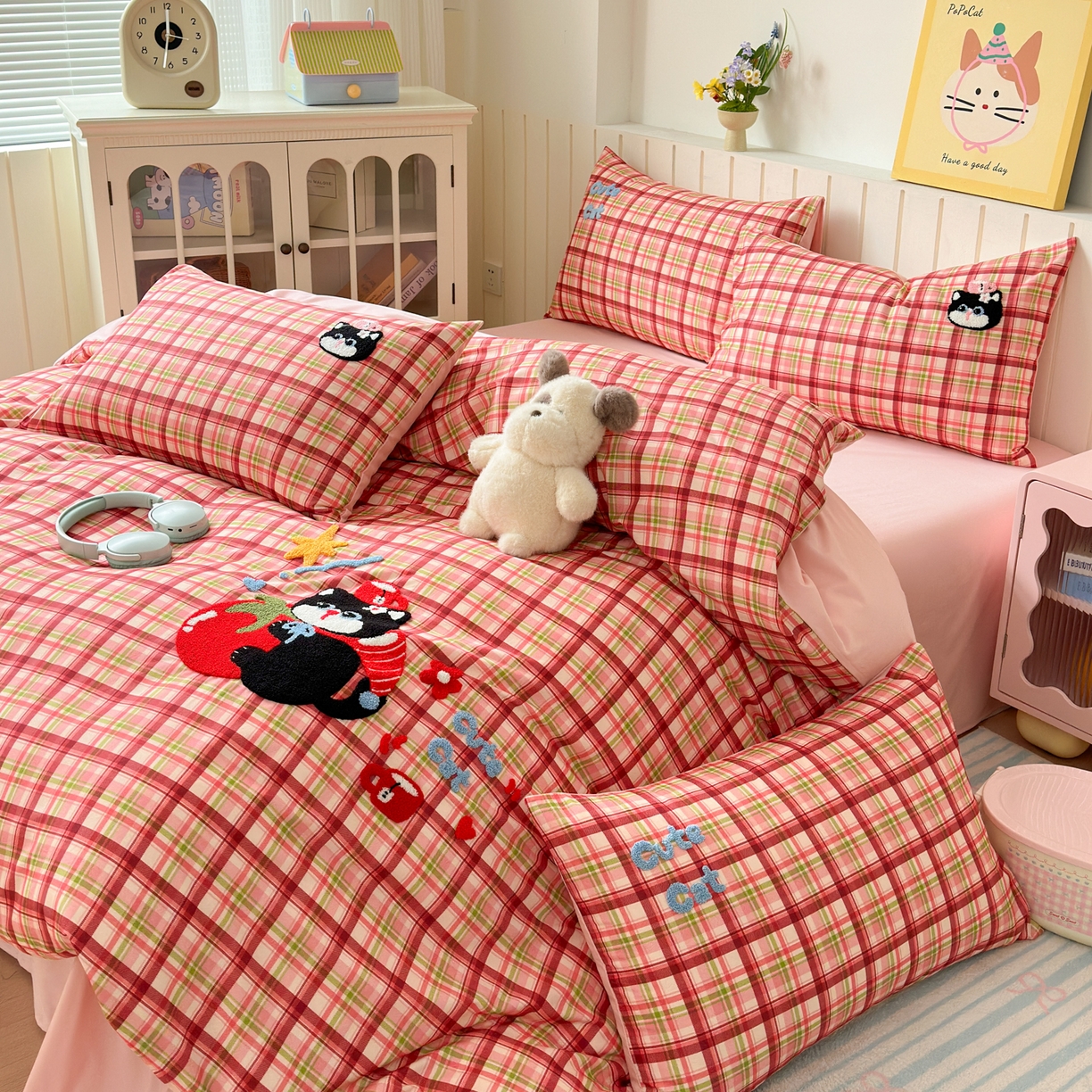 91家纺网 家纺一手货源 找家纺 如意朵 2026新款超柔高密全棉小清新绣花四件套（专版花型） 番茄萌喵