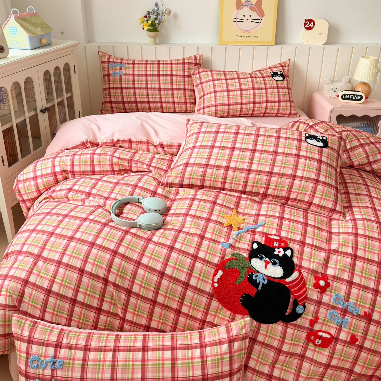 91家纺网 家纺一手货源 找家纺 如意朵 2026新款超柔高密全棉小清新绣花四件套（专版花型） 番茄萌喵