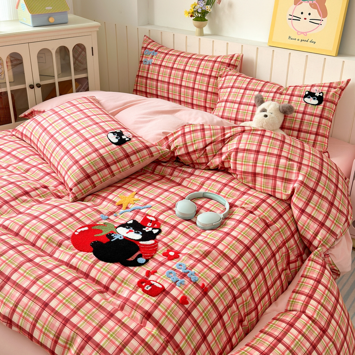 91家纺网 家纺一手货源 找家纺 如意朵 2026新款超柔高密全棉小清新绣花四件套（专版花型） 番茄萌喵