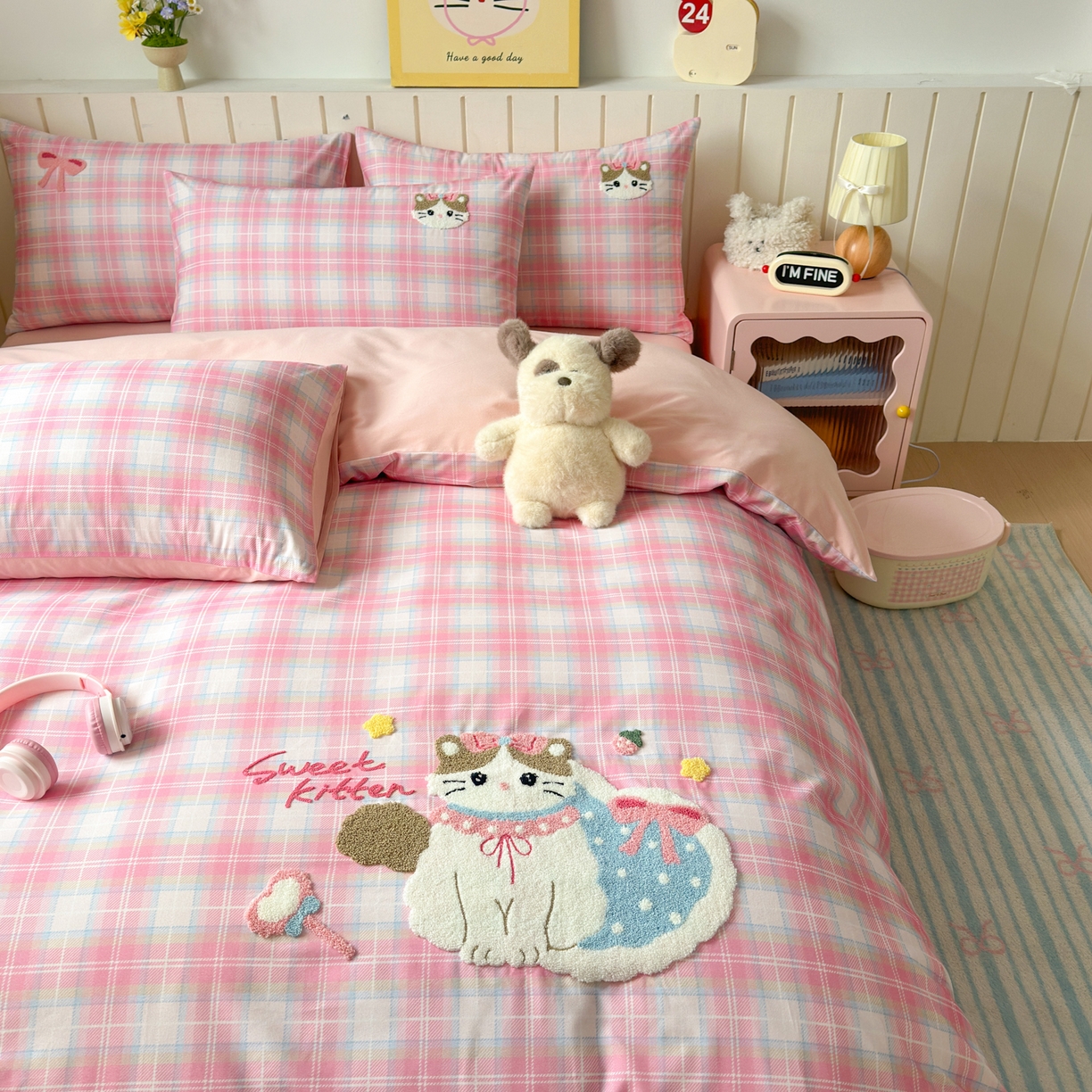 91家纺网 家纺一手货源 找家纺 如意朵 2026新款超柔高密全棉小清新绣花四件套（专版花型） 粉格萌喵