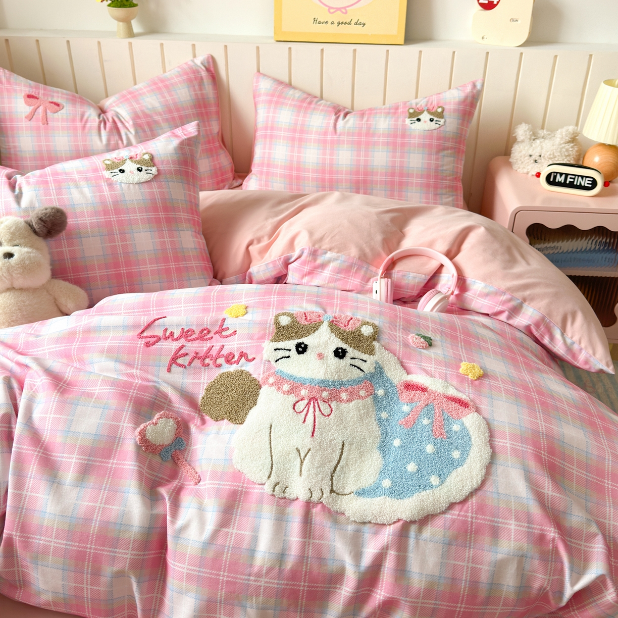 91家纺网 家纺一手货源 找家纺 如意朵 2026新款超柔高密全棉小清新绣花四件套（专版花型） 粉格萌喵