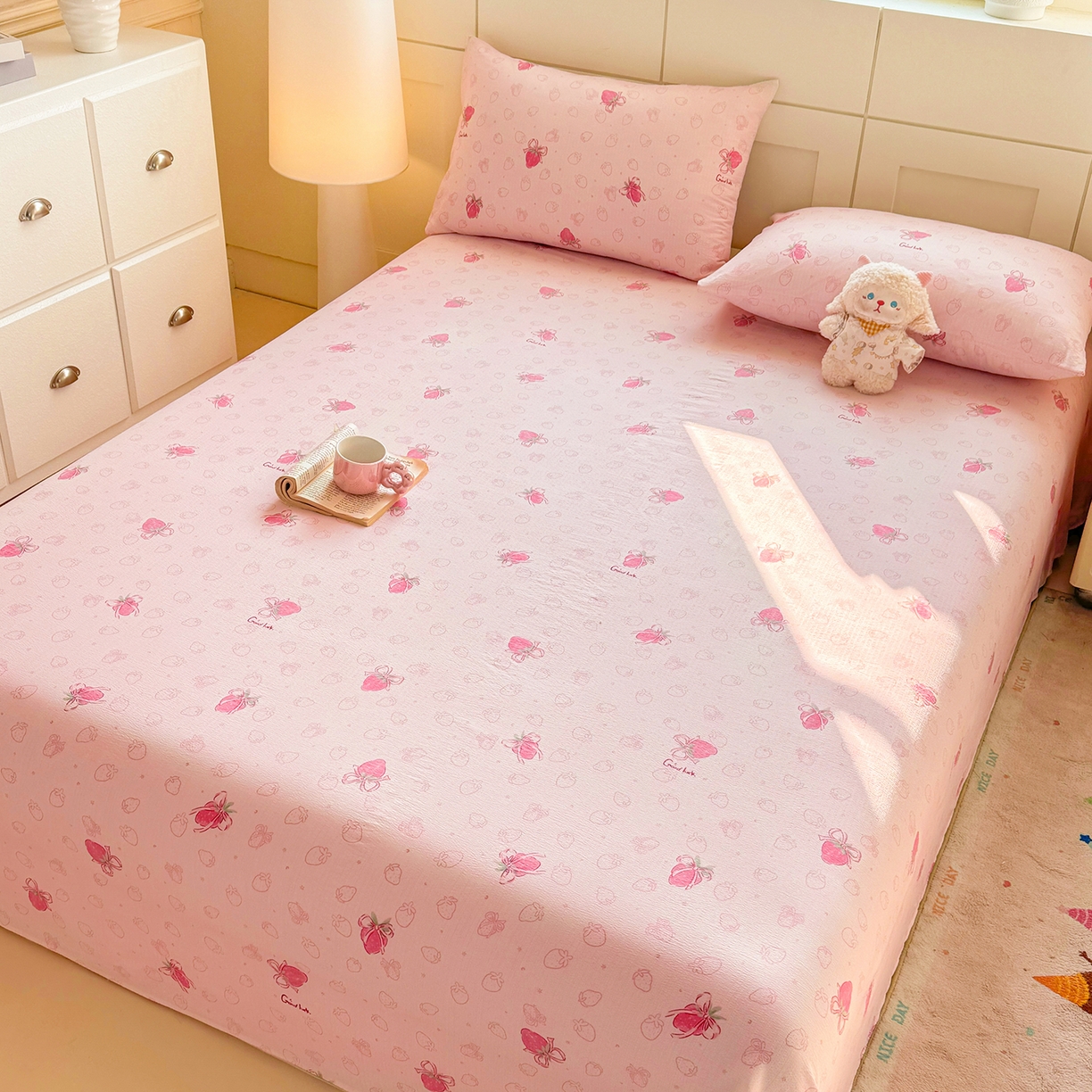 91家纺网 家纺一手货源 找家纺 眠势力 2026新款双层纱床单单件云感皱皱纱床罩三件套 花漾草莓