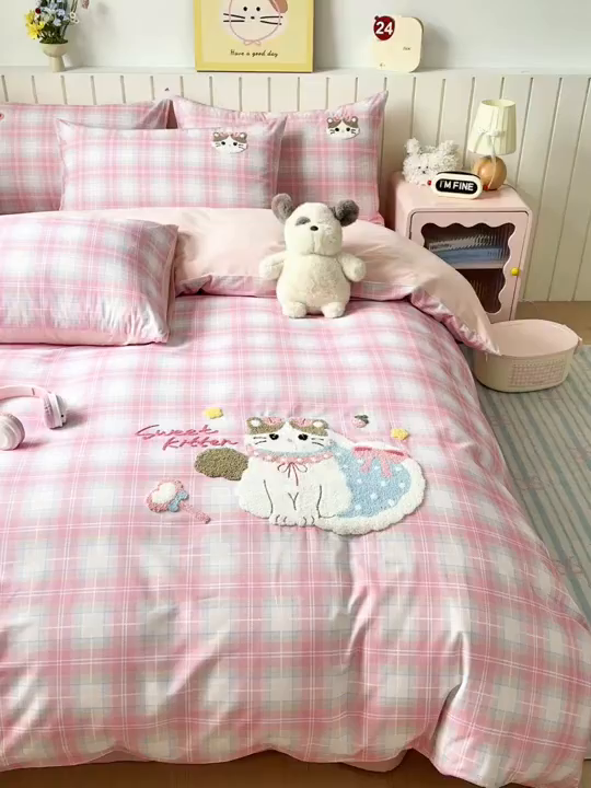 91家纺网 家纺一手货源 找家纺 如意朵 2026新款超柔高密全棉小清新绣花四件套（专版花型） 粉格萌喵