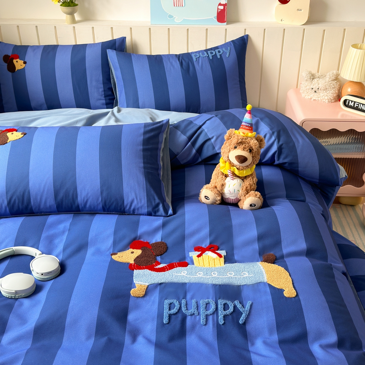 91家纺网 家纺一手货源 找家纺 如意朵 2026新款超柔高密全棉小清新绣花四件套（专版花型） 礼物狗狗