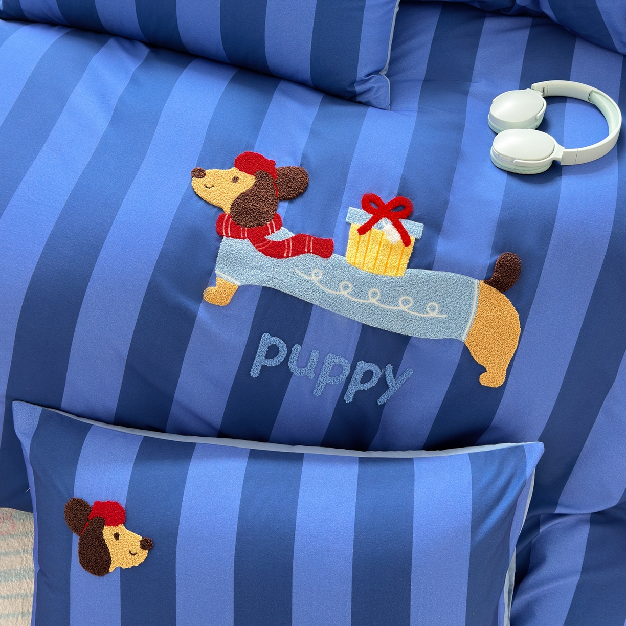 91家纺网 家纺一手货源 找家纺 如意朵 2026新款超柔高密全棉小清新绣花四件套（专版花型） 礼物狗狗