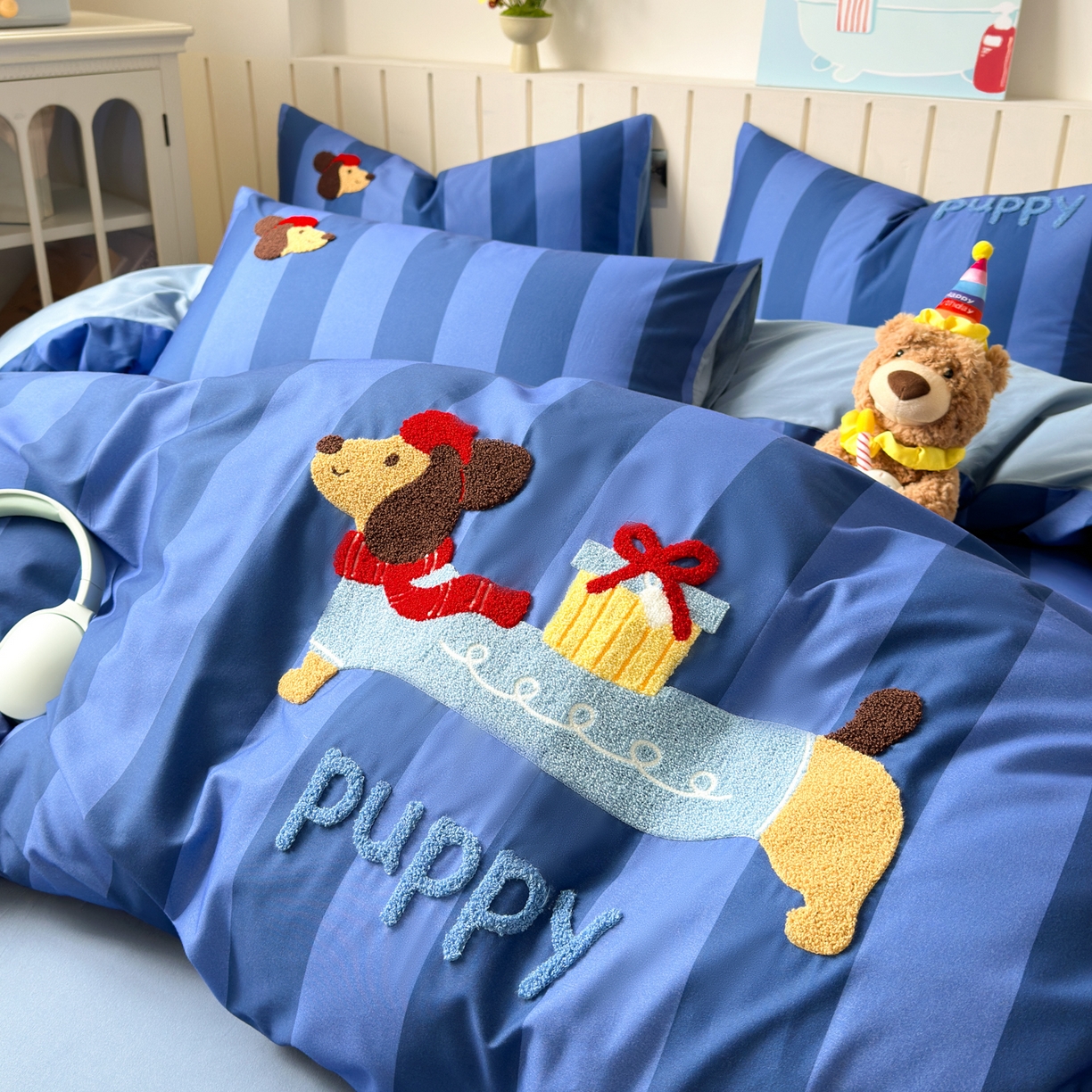 91家纺网 家纺一手货源 找家纺 如意朵 2026新款超柔高密全棉小清新绣花四件套（专版花型） 礼物狗狗