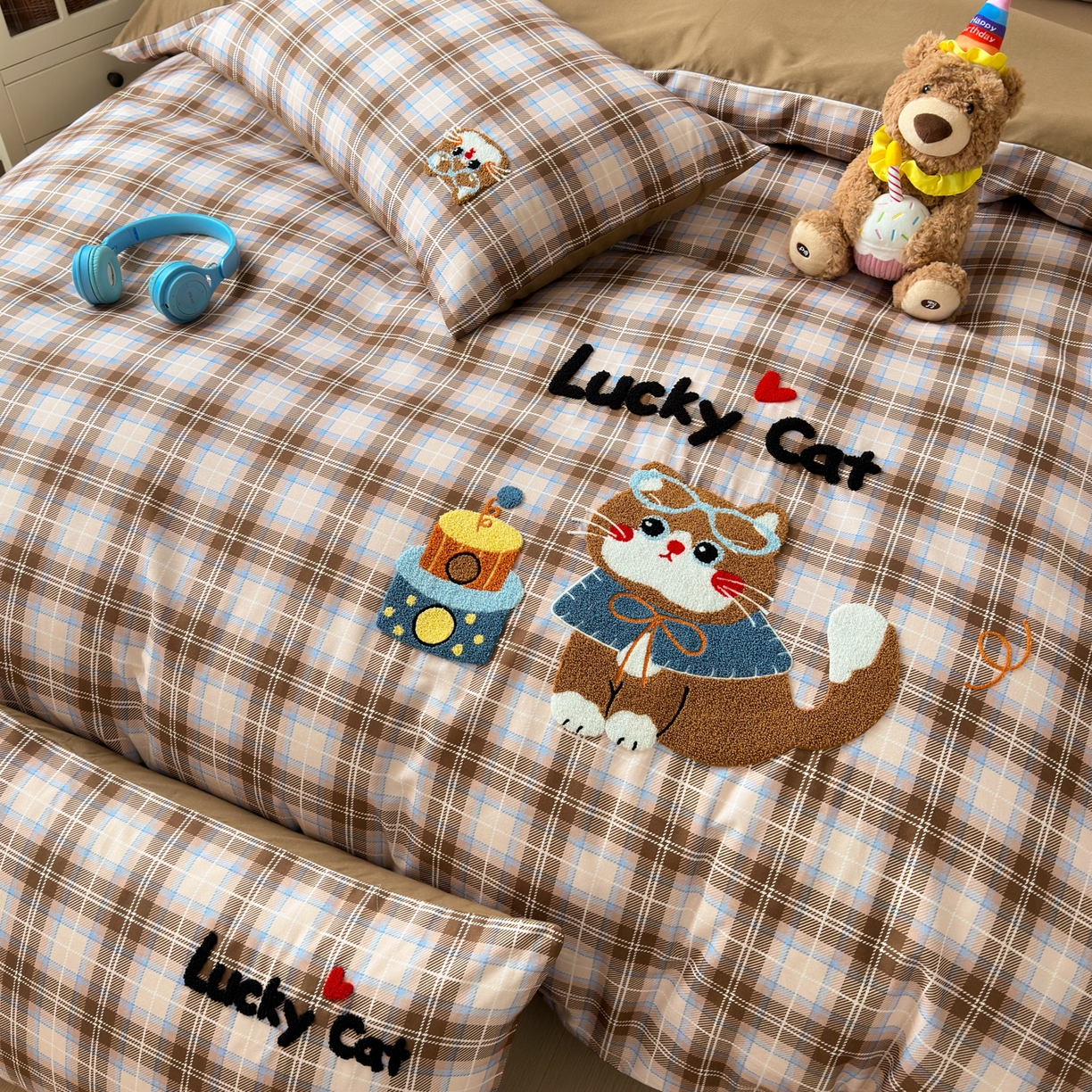 91家纺网 家纺一手货源 找家纺 如意朵 2026新款超柔高密全棉小清新绣花四件套（专版花型） 摩卡萌喵