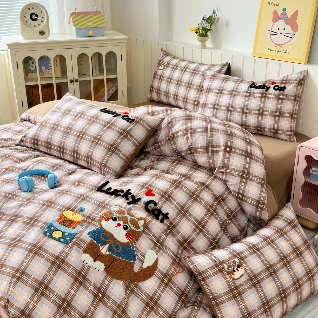 91家纺网 家纺一手货源 找家纺 如意朵 2026新款超柔高密全棉小清新绣花四件套（专版花型） 摩卡萌喵