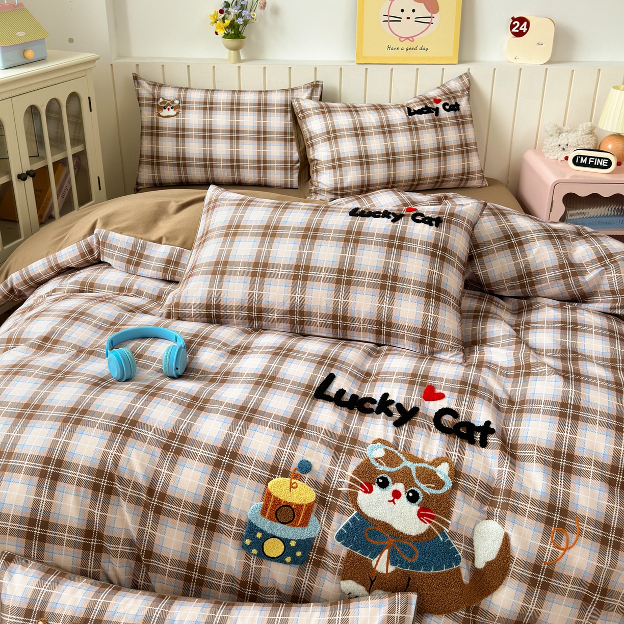 91家纺网 家纺一手货源 找家纺 如意朵 2026新款超柔高密全棉小清新绣花四件套（专版花型） 摩卡萌喵