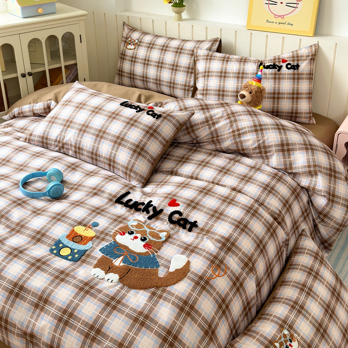 91家纺网 家纺一手货源 找家纺 如意朵 2026新款超柔高密全棉小清新绣花四件套（专版花型） 摩卡萌喵