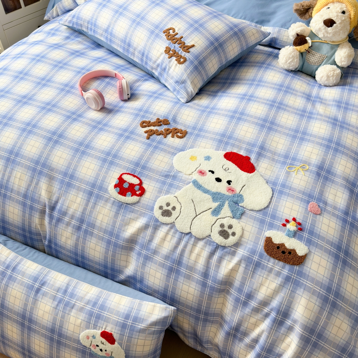 91家纺网 家纺一手货源 找家纺 如意朵 2026新款超柔高密全棉小清新绣花四件套（专版花型） 甜点萌狗