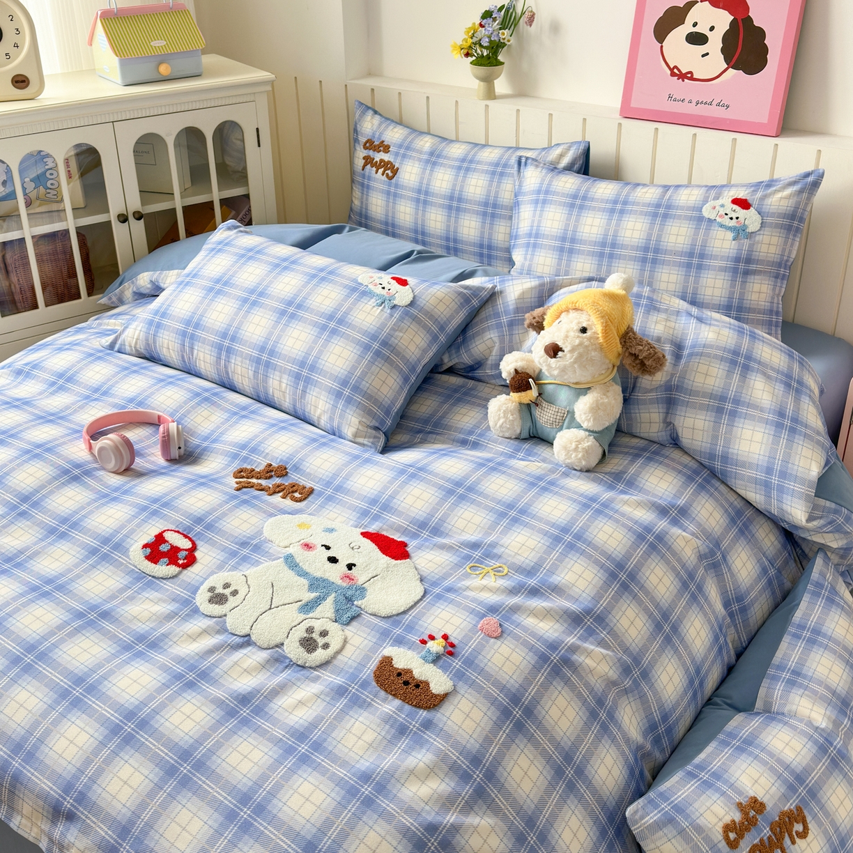 91家纺网 家纺一手货源 找家纺 如意朵 2026新款超柔高密全棉小清新绣花四件套（专版花型） 甜点萌狗