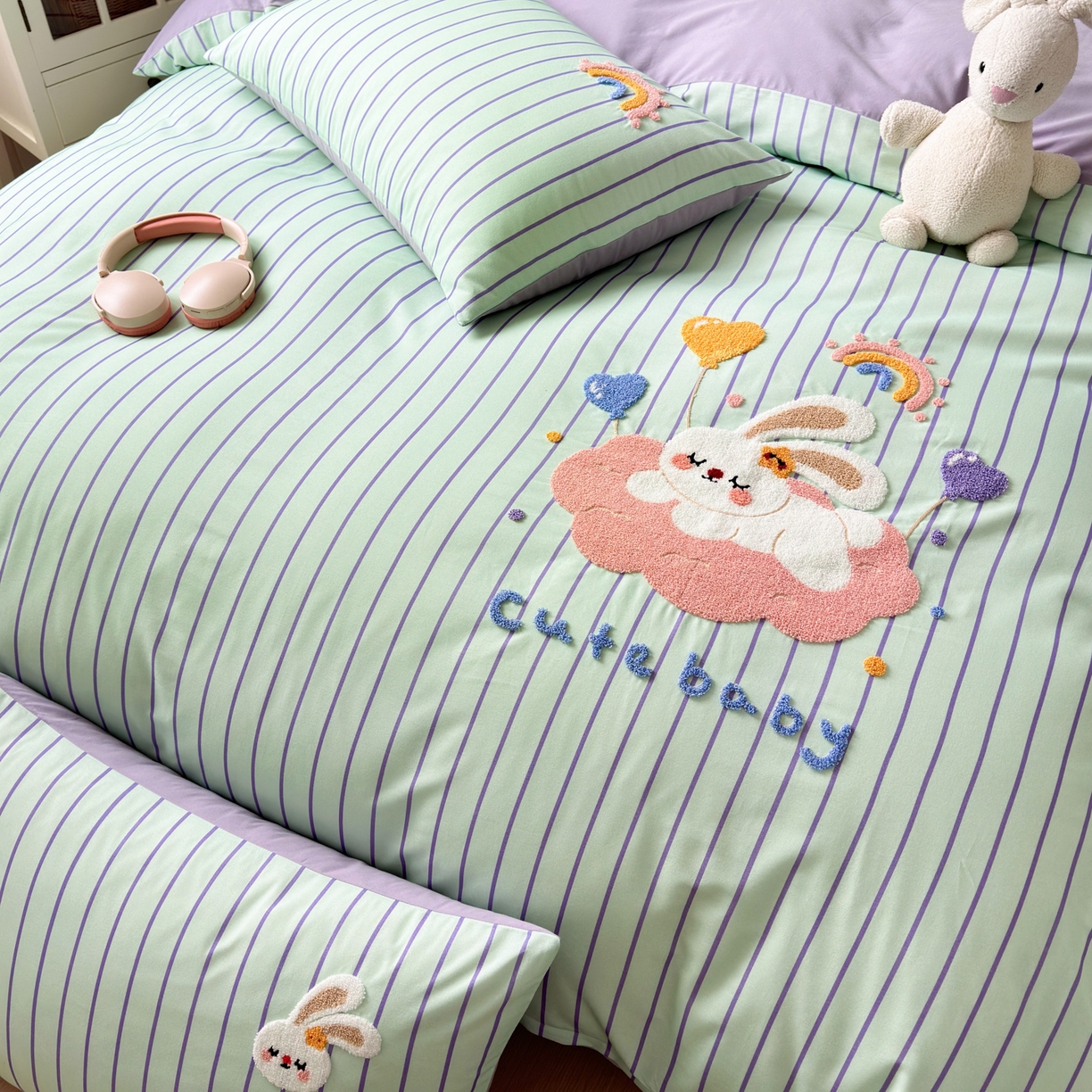 91家纺网 家纺一手货源 找家纺 如意朵 2026新款超柔高密全棉小清新绣花四件套（专版花型） 甜睡小兔