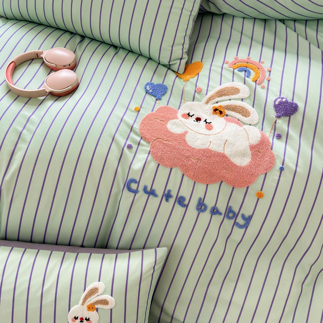 91家纺网 家纺一手货源 找家纺 如意朵 2026新款超柔高密全棉小清新绣花四件套（专版花型） 甜睡小兔