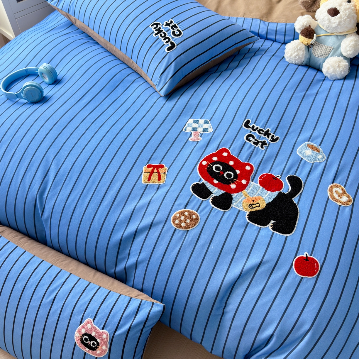 91家纺网 家纺一手货源 找家纺 如意朵 2026新款超柔高密全棉小清新绣花四件套（专版花型） 招财萌喵