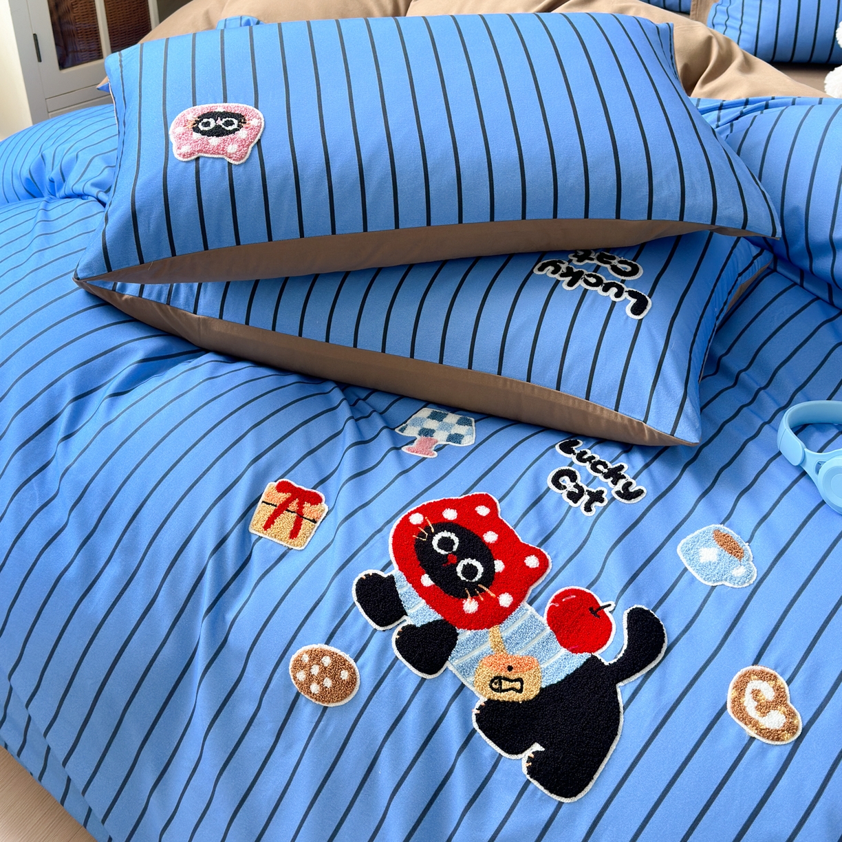 91家纺网 家纺一手货源 找家纺 如意朵 2026新款超柔高密全棉小清新绣花四件套（专版花型） 招财萌喵