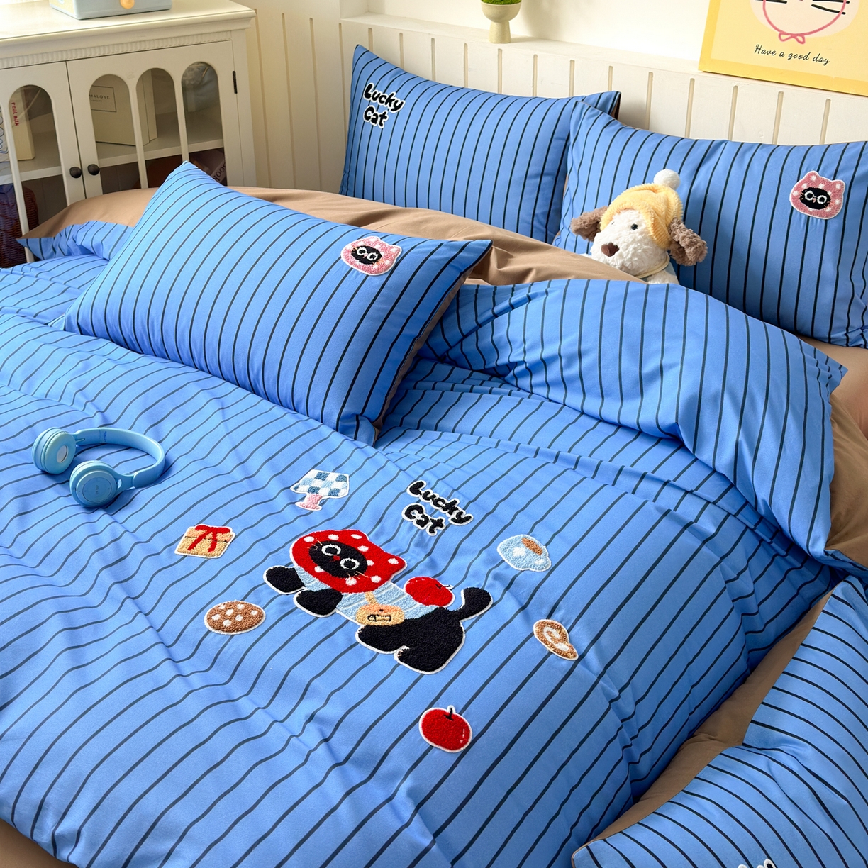 91家纺网 家纺一手货源 找家纺 如意朵 2026新款超柔高密全棉小清新绣花四件套（专版花型） 招财萌喵