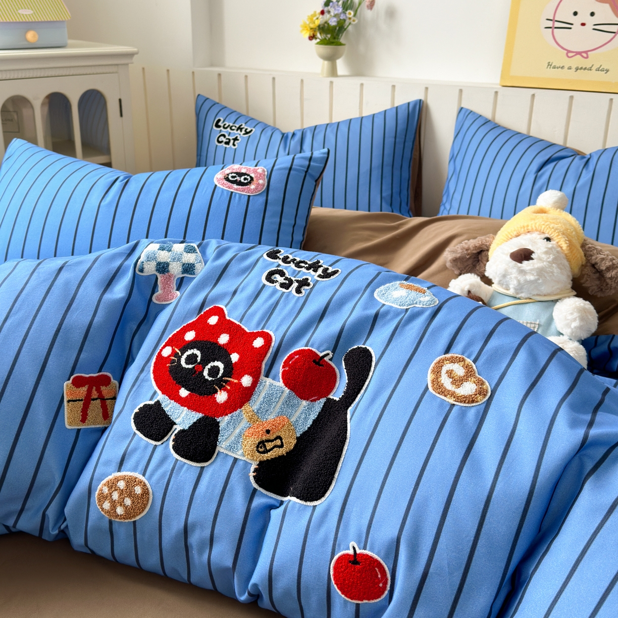 91家纺网 家纺一手货源 找家纺 如意朵 2026新款超柔高密全棉小清新绣花四件套（专版花型） 招财萌喵