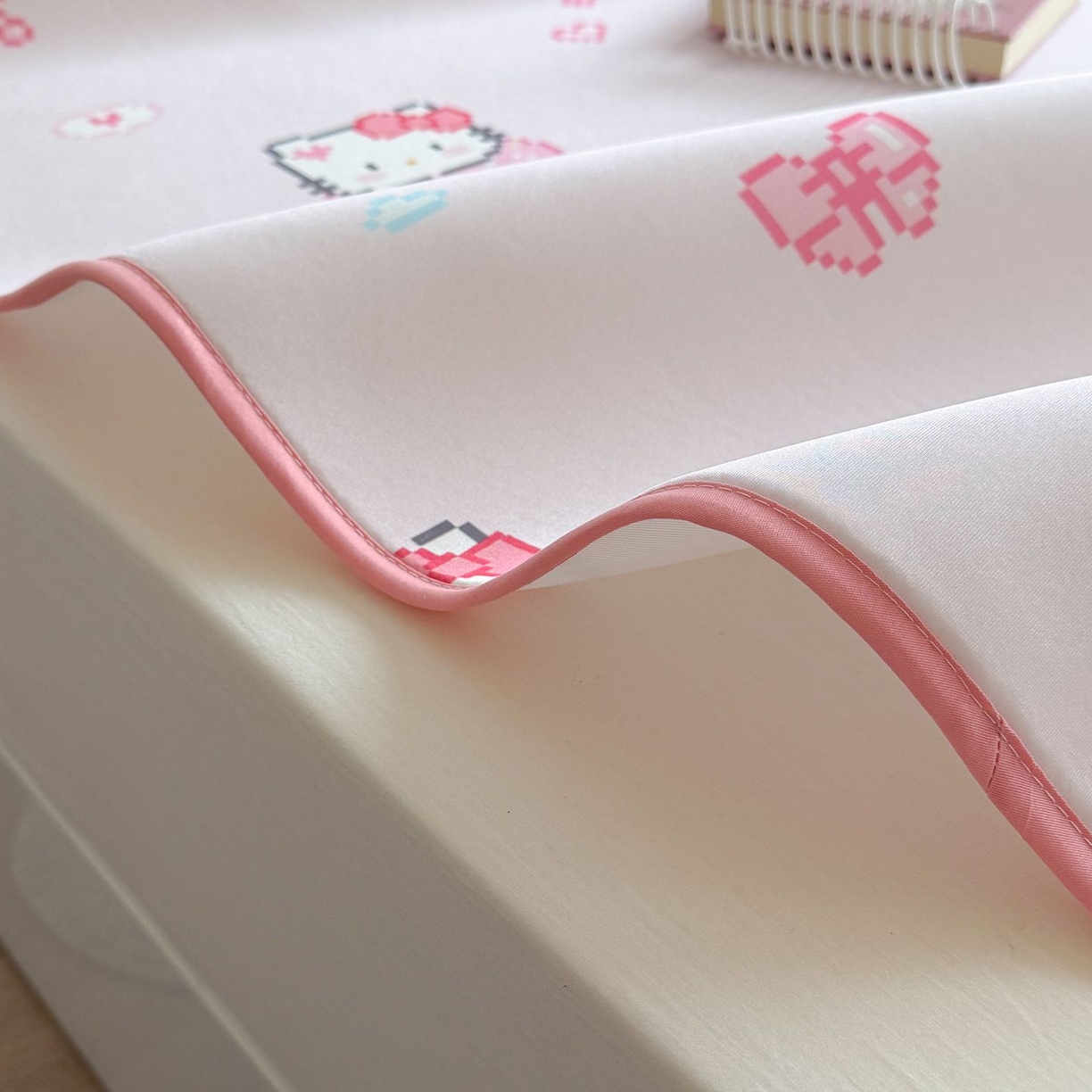 91家纺网 家纺一手货源 找家纺 美乐迪家纺 2026新款水光冰丝凉席夏被 猫咪甜甜圈