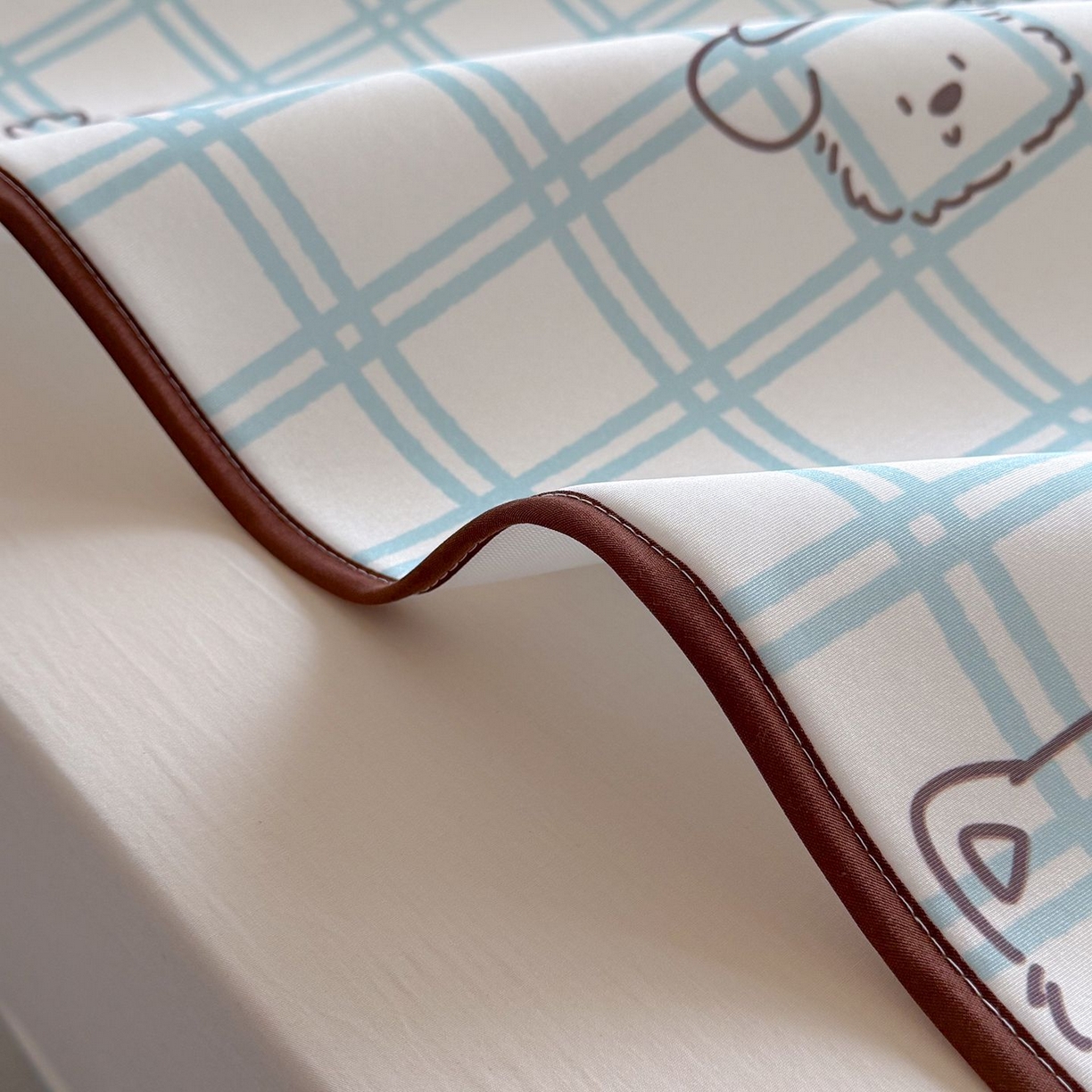 91家纺网 家纺一手货源 找家纺 美乐迪家纺 2026新款水光冰丝凉席夏被 格子狗狗