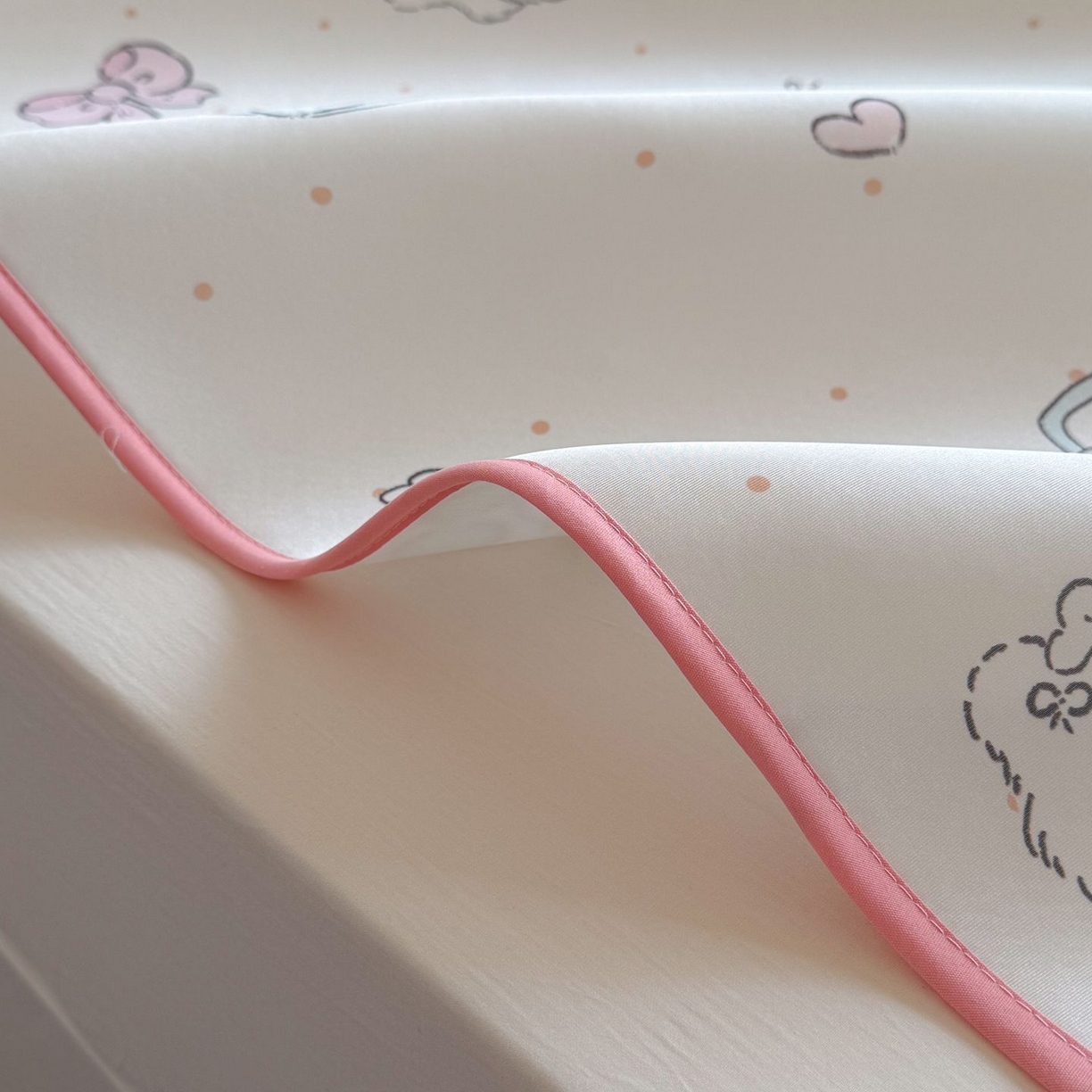 91家纺网 家纺一手货源 找家纺 美乐迪家纺 2026新款水光冰丝凉席夏被 居家日记