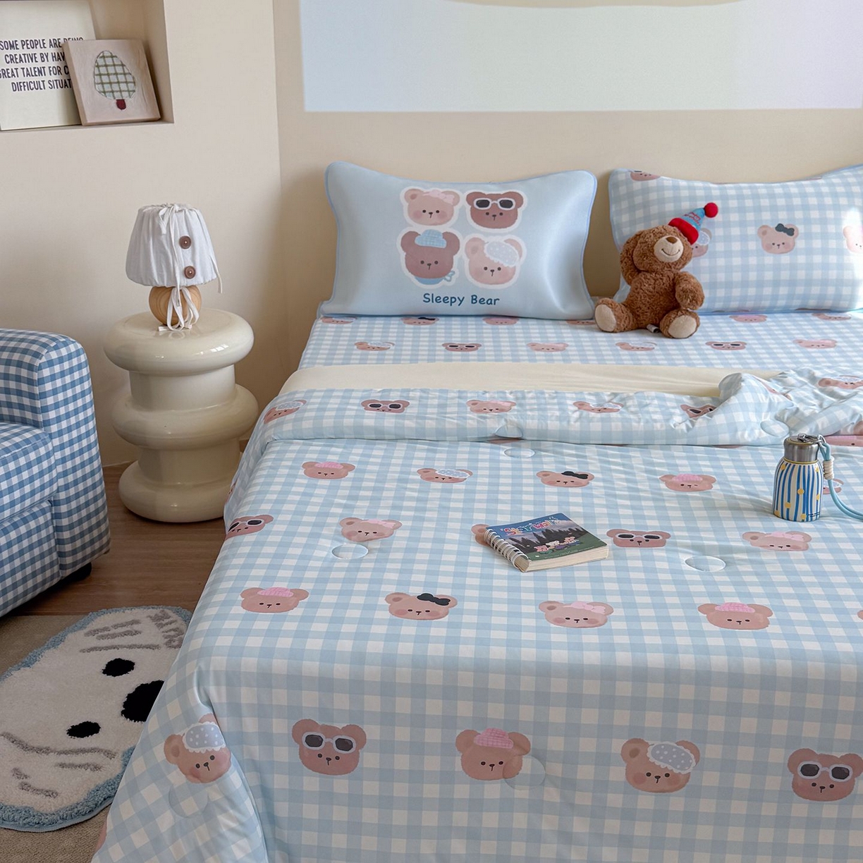 91家纺网 家纺一手货源 找家纺 美乐迪家纺 2026新款水光冰丝凉席夏被 蓝格小熊