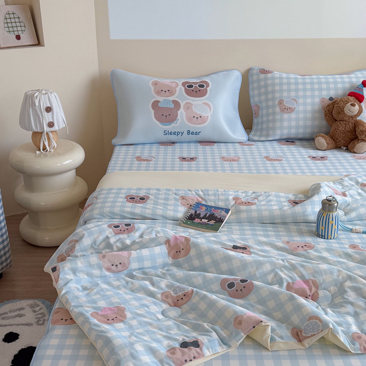 91家纺网 家纺一手货源 找家纺 美乐迪家纺 2026新款水光冰丝凉席夏被 蓝格小熊