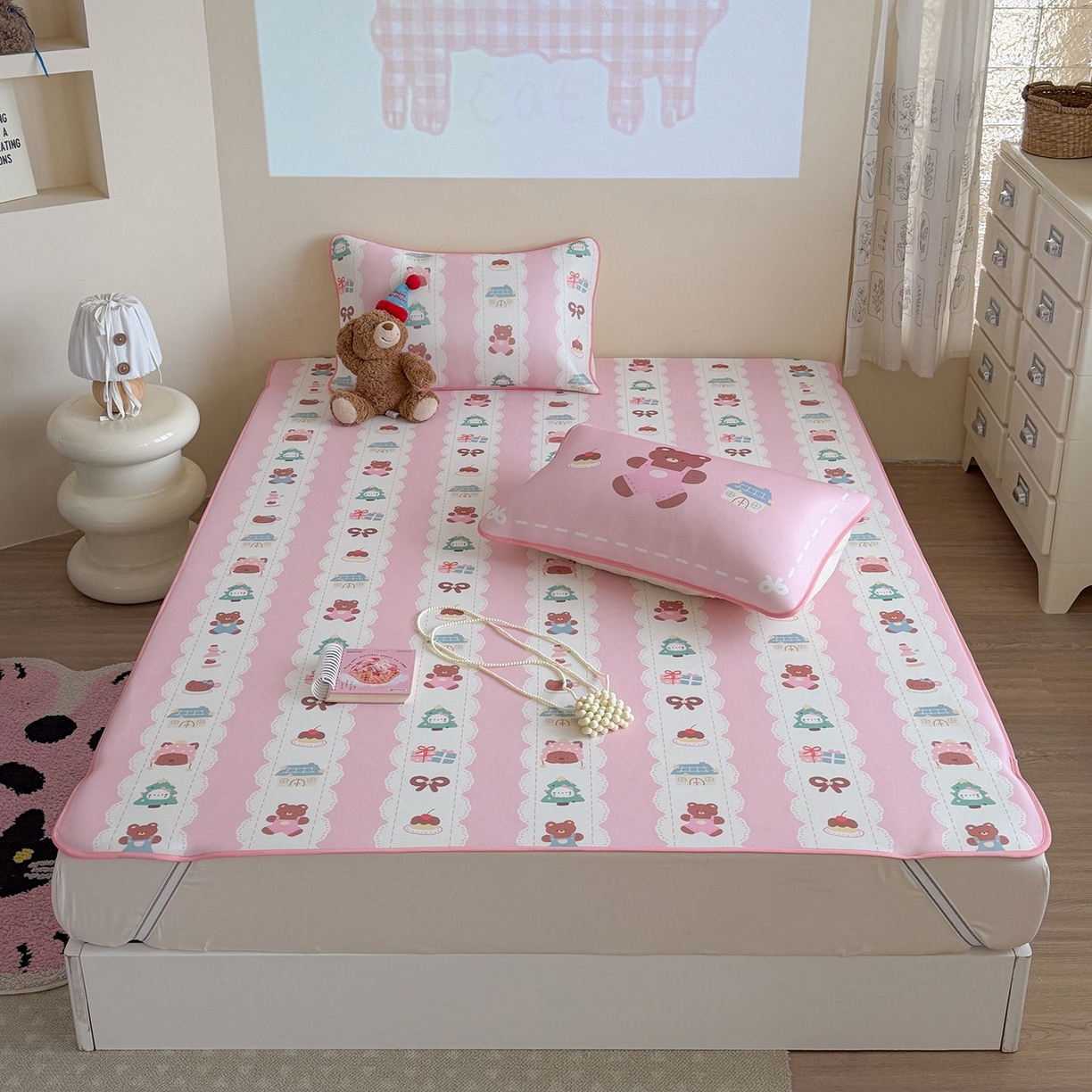 91家纺网 家纺一手货源 找家纺 美乐迪家纺 2026新款水光冰丝凉席夏被 粉条小熊