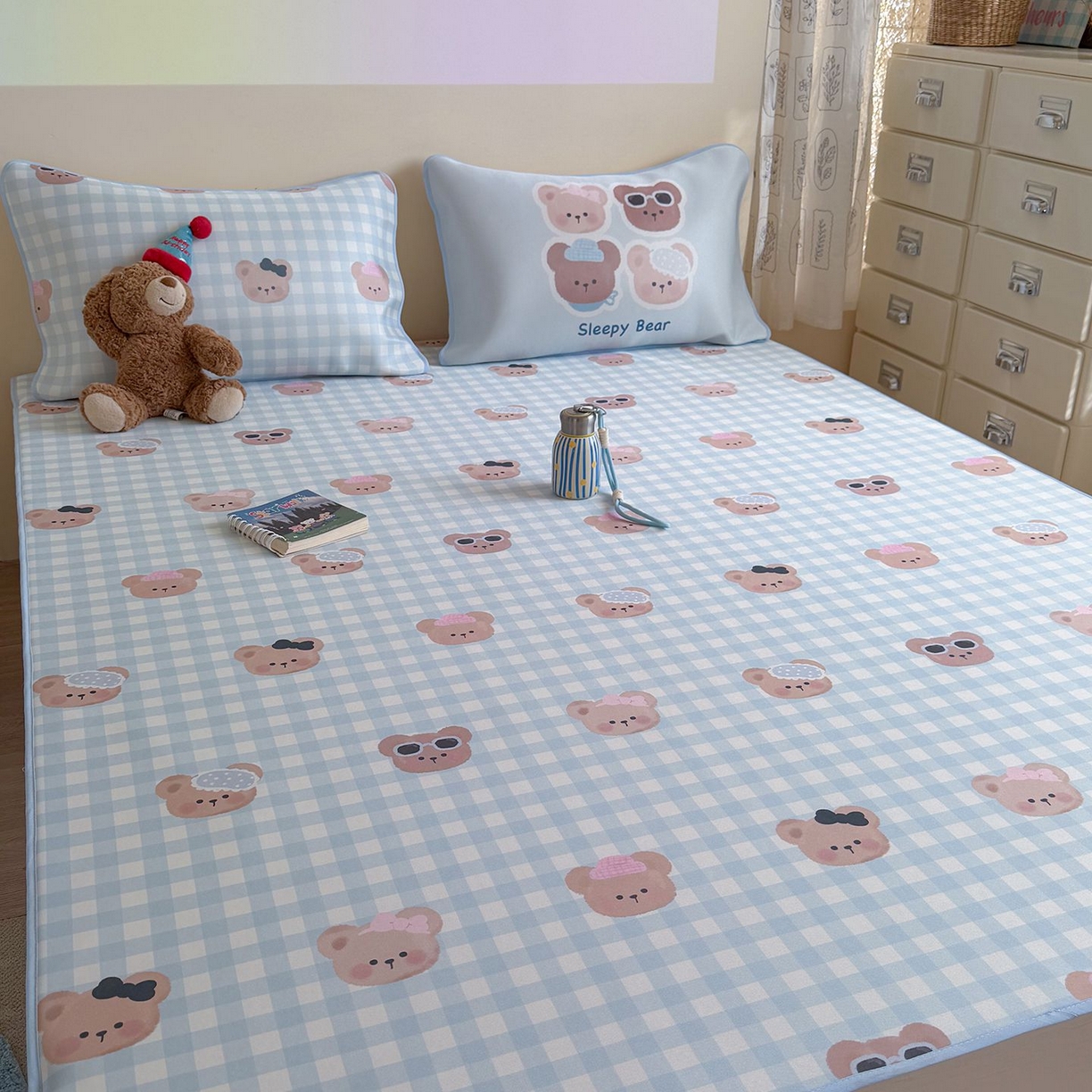 91家纺网 家纺一手货源 找家纺 美乐迪家纺 2026新款水光冰丝凉席夏被 蓝格小熊