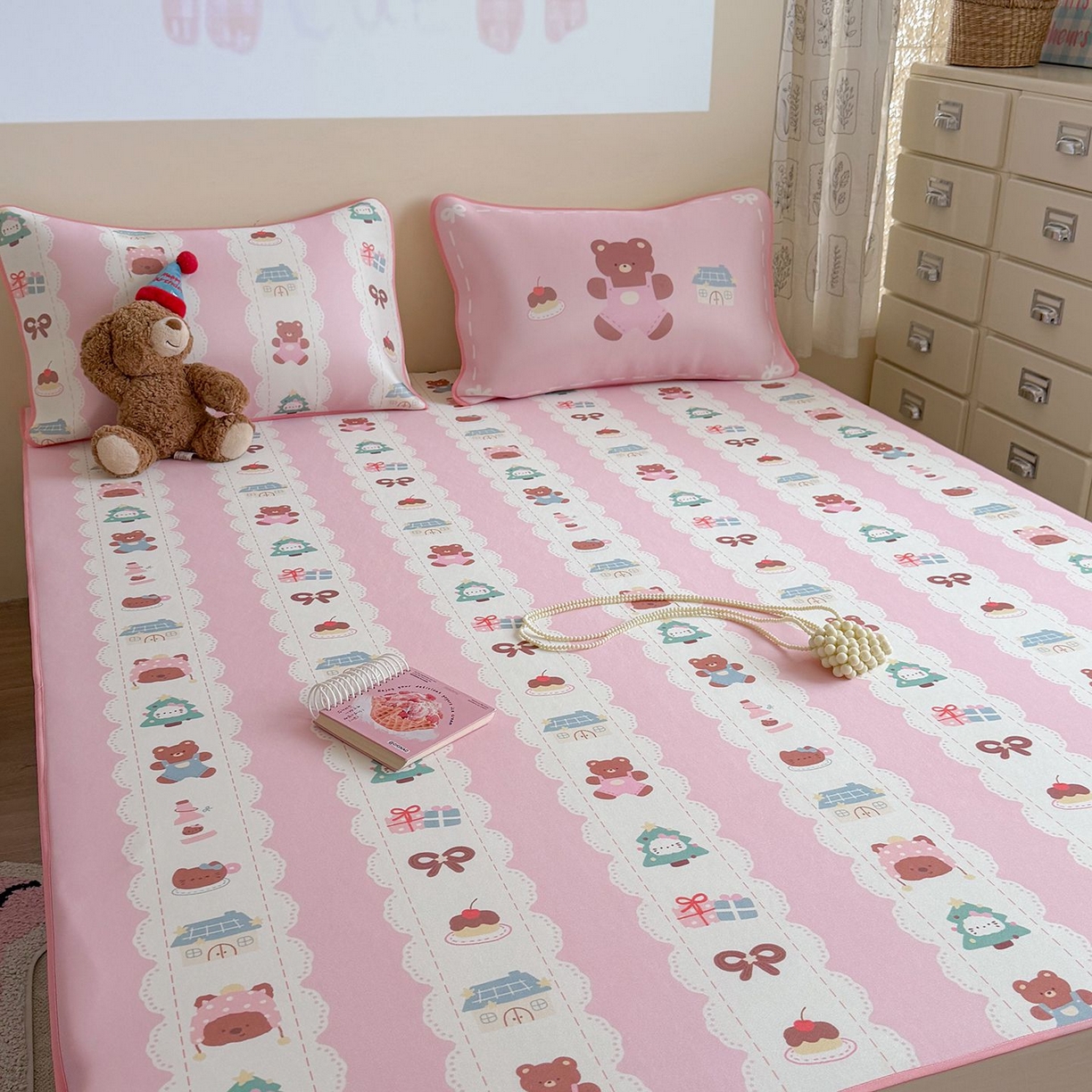 91家纺网 家纺一手货源 找家纺 美乐迪家纺 2026新款水光冰丝凉席夏被 粉条小熊