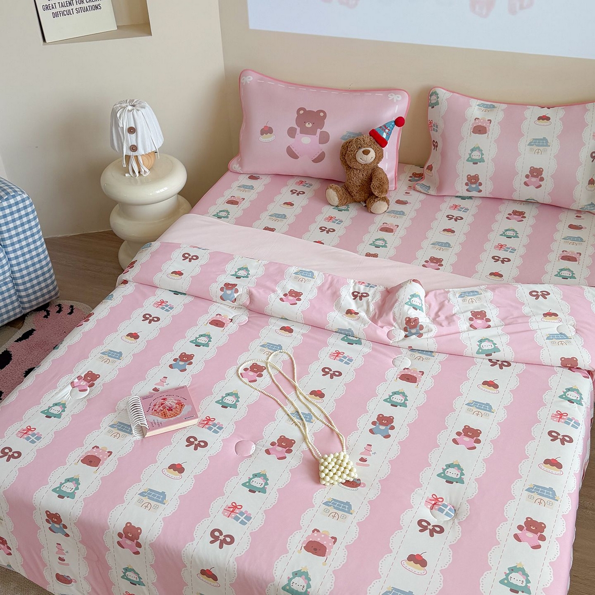 91家纺网 家纺一手货源 找家纺 美乐迪家纺 2026新款水光冰丝凉席夏被 粉条小熊