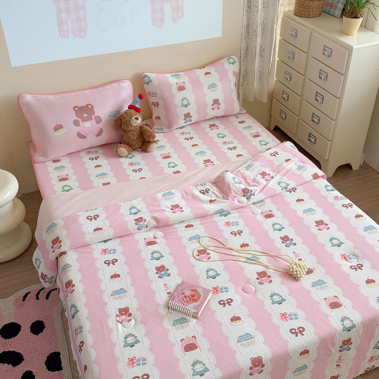 91家纺网 家纺一手货源 找家纺 美乐迪家纺 2026新款水光冰丝凉席夏被 粉条小熊