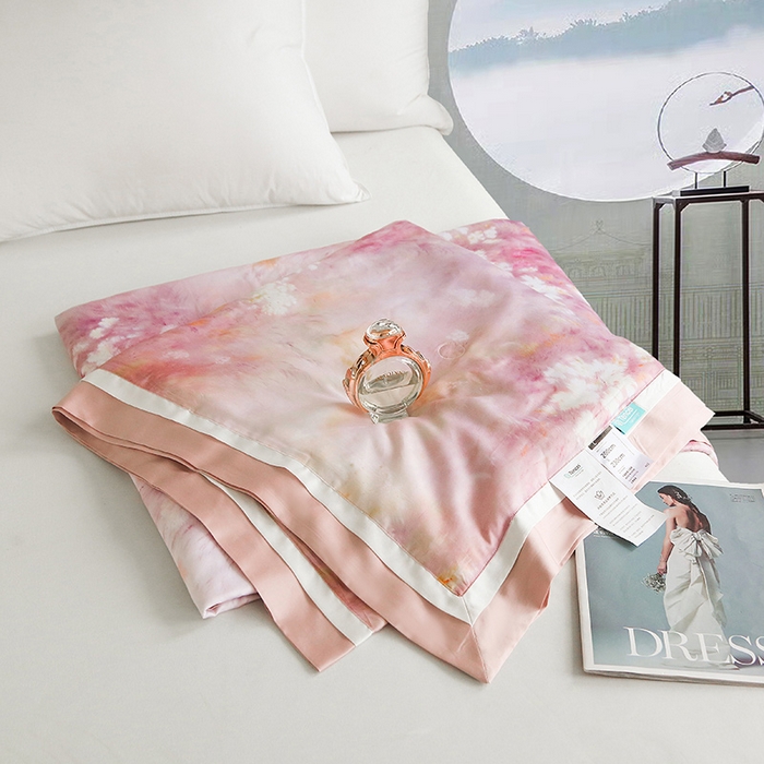 91家纺网 家纺一手货源 找家纺 薇玛仕 2026春夏新款100支兰精天丝数码印花可水洗蚕丝夏凉被空调被100蚕丝填充可过检测 伊莎贝拉 粉